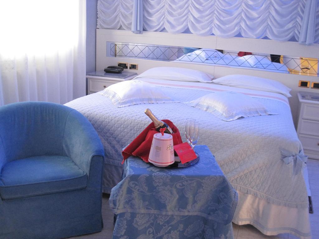 Hotel Matilde Marina di Massa Eksteriør bilde