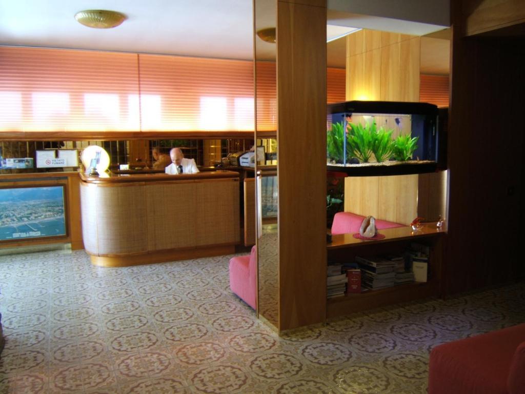 Hotel Matilde Marina di Massa Eksteriør bilde