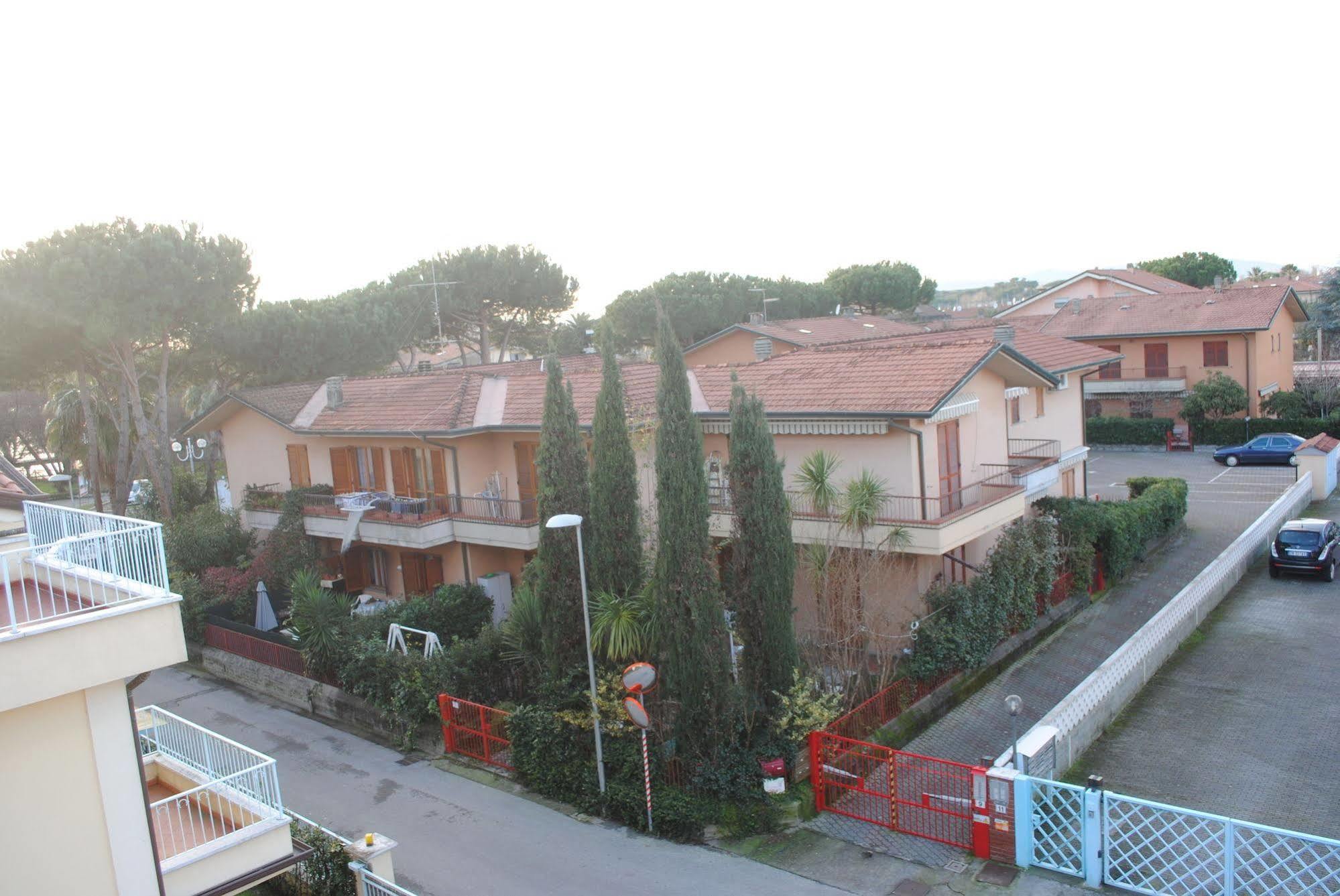 Hotel Matilde Marina di Massa Eksteriør bilde