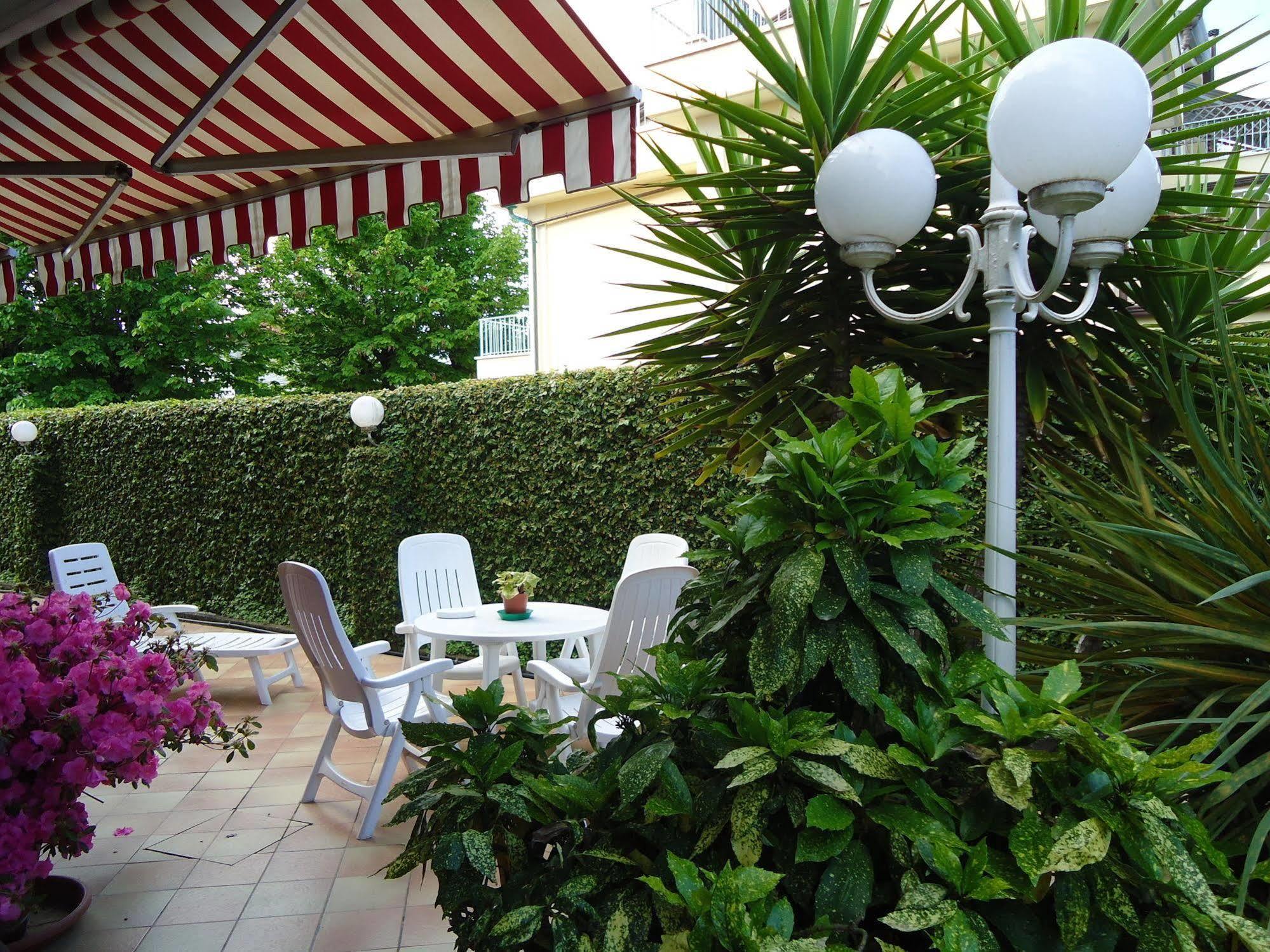 Hotel Matilde Marina di Massa Eksteriør bilde